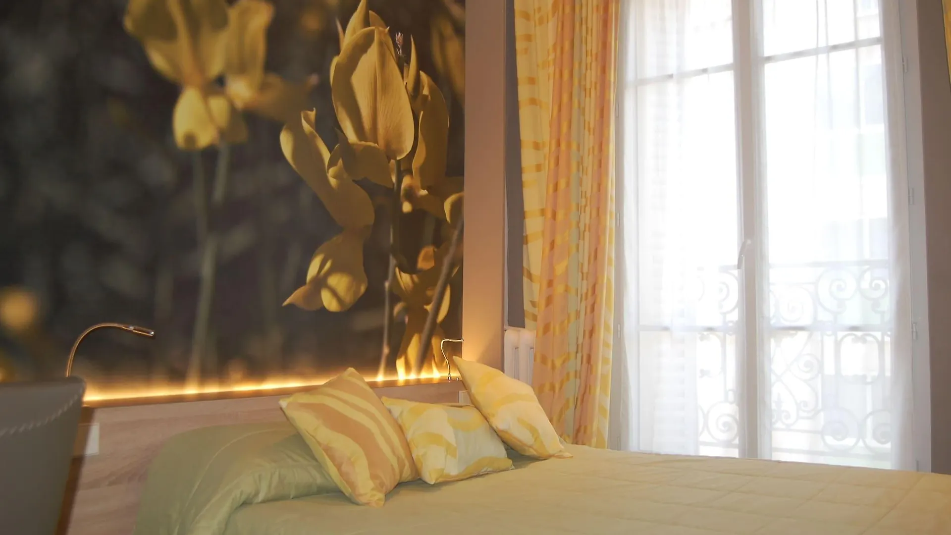 Hotel Jean Bart Париж