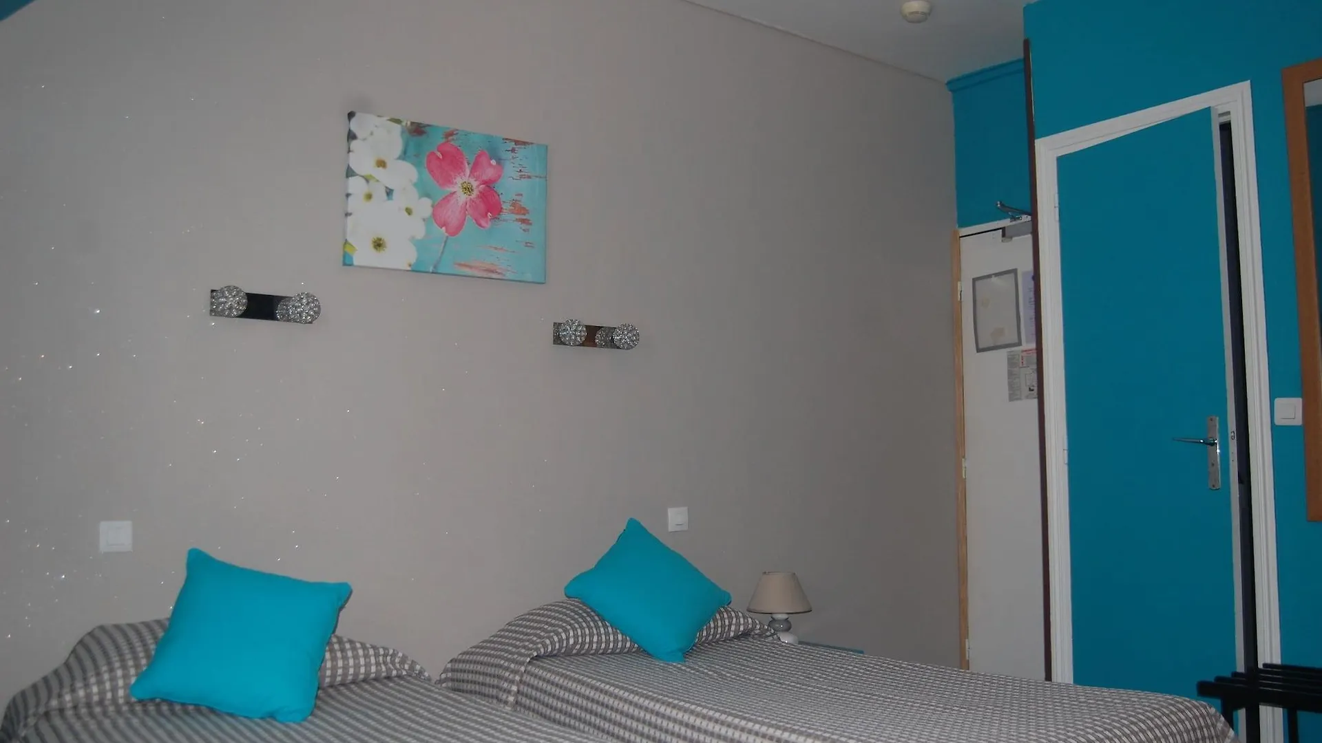 **  Hotel Jean Bart Париж Франция